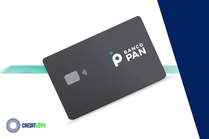 Imagem do cartão de crédito consignado Pan, com design preto fosco, logo do Banco Pan e tecnologia de pagamento por aproximação.