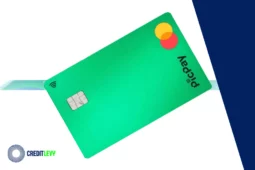Cartão PicPay Card Gold verde com chip e tecnologia contactless, exibido em fundo branco e azul com logotipo da Credit Levy.