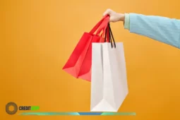 Persona con bolsas de compras simbolizando las ofertas y descuentos de El Buen Fin en México.